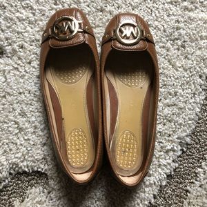 Love these shoes but they no longer fit me.